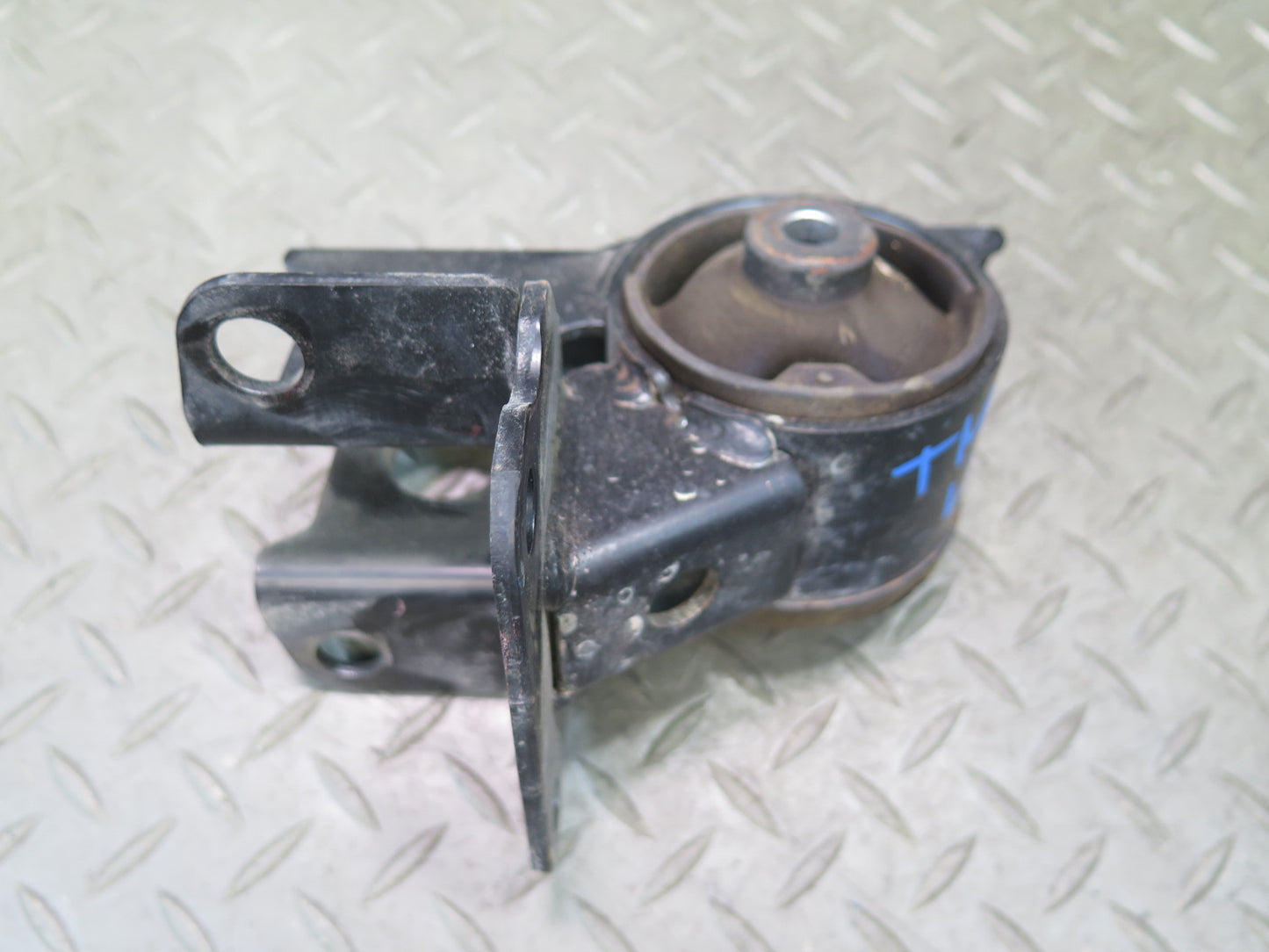 00-05  Toyota MR2 Spyder ZZW30L 1.8L 1ZZFE Left Engine Motor Mount OEM
