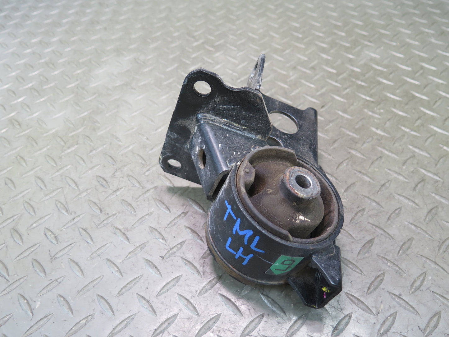 00-05  Toyota MR2 Spyder ZZW30L 1.8L 1ZZFE Left Engine Motor Mount OEM