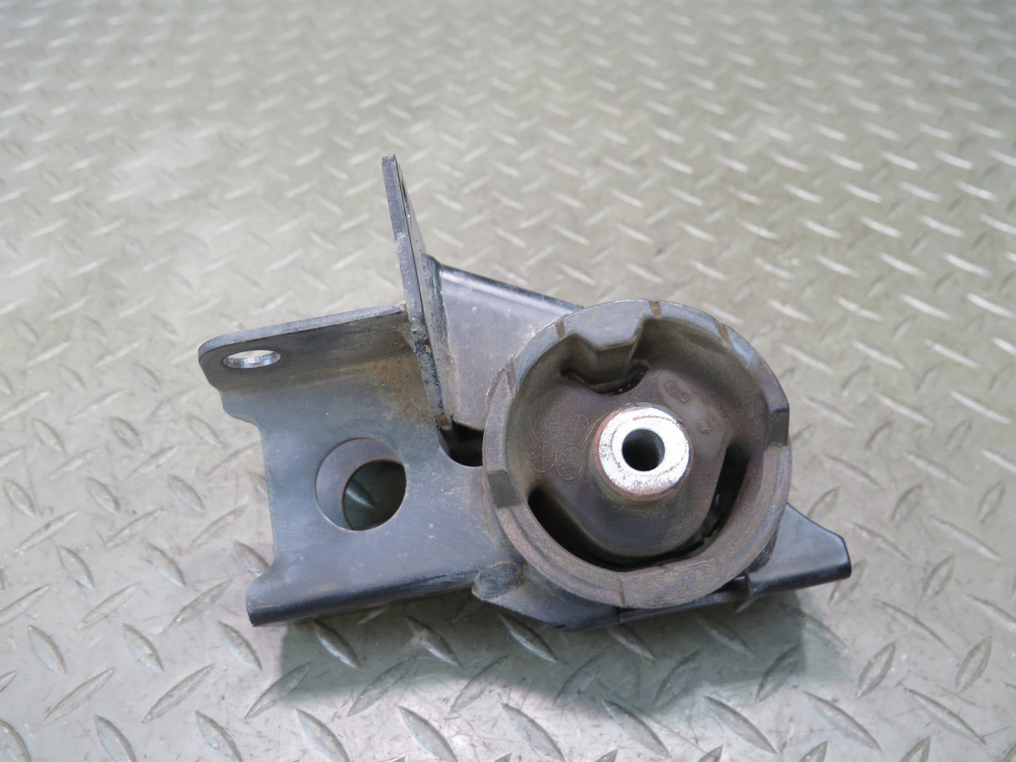 00-05  Toyota MR2 Spyder ZZW30L 1.8L 1ZZFE Left Engine Motor Mount OEM