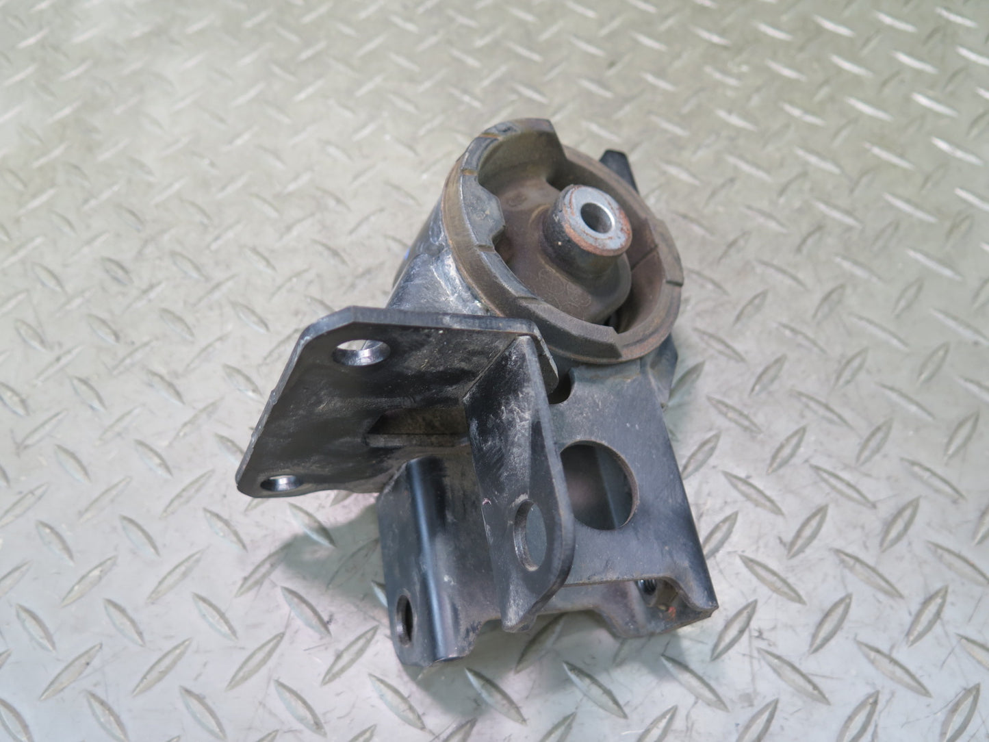 00-05  Toyota MR2 Spyder ZZW30L 1.8L 1ZZFE Left Engine Motor Mount OEM