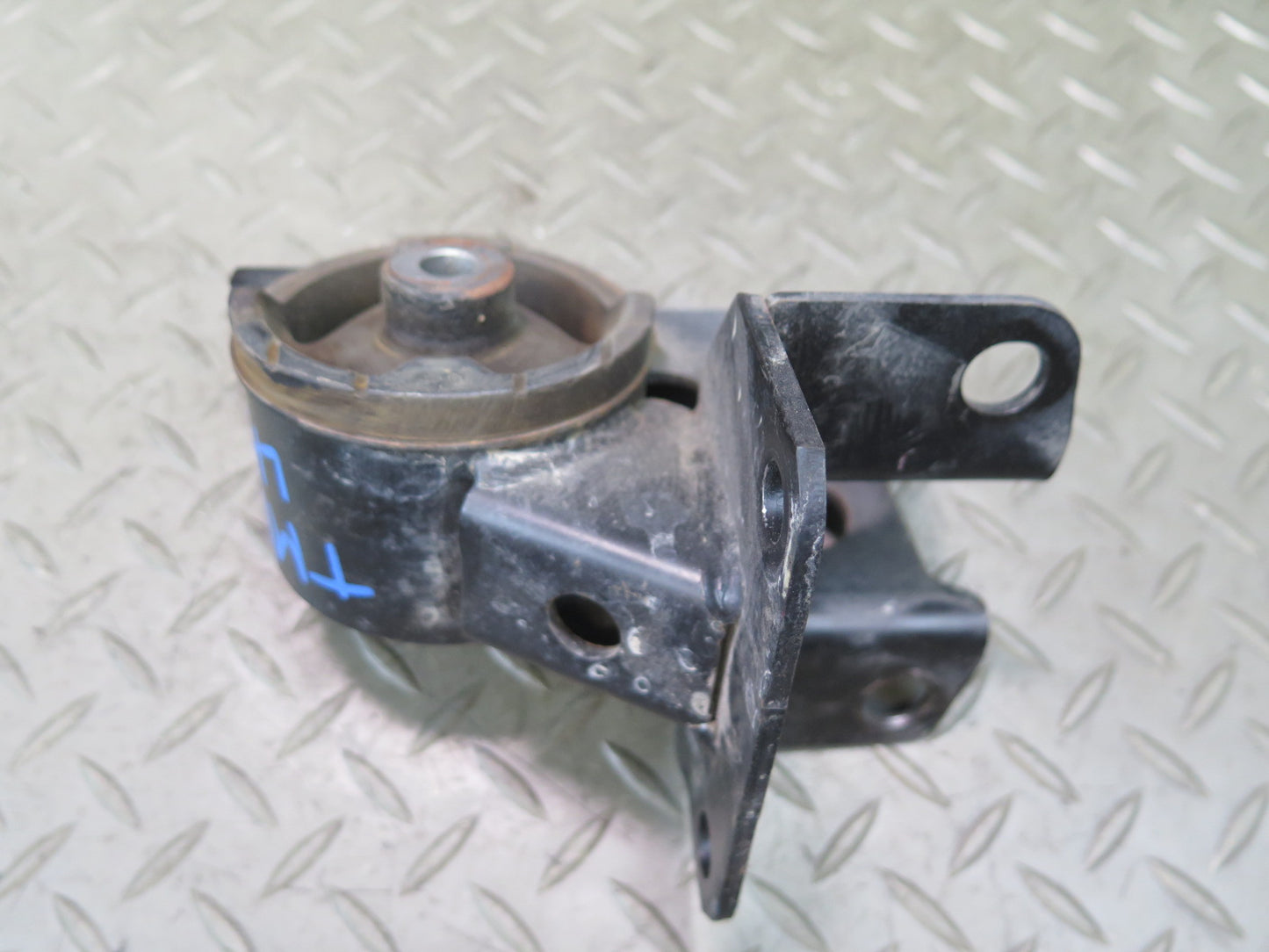 00-05  Toyota MR2 Spyder ZZW30L 1.8L 1ZZFE Left Engine Motor Mount OEM