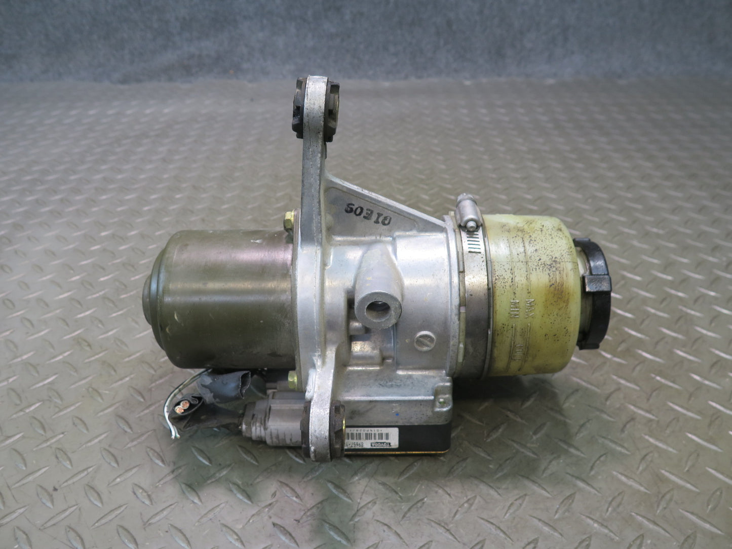 00-05 Toyota MR2 Spyder ZZW30L Power Steering Pump 89657-17010 OEM
