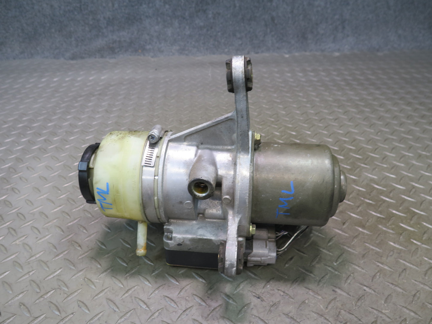 00-05 Toyota MR2 Spyder ZZW30L Power Steering Pump 89657-17010 OEM