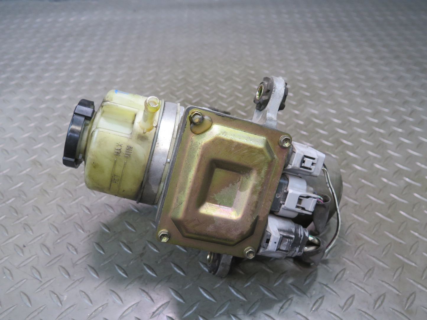 00-05 Toyota MR2 Spyder ZZW30L Power Steering Pump 89657-17010 OEM