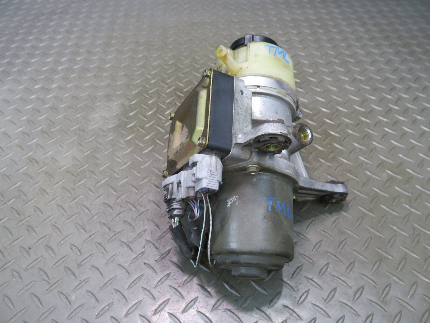 00-05 Toyota MR2 Spyder ZZW30L Power Steering Pump 89657-17010 OEM