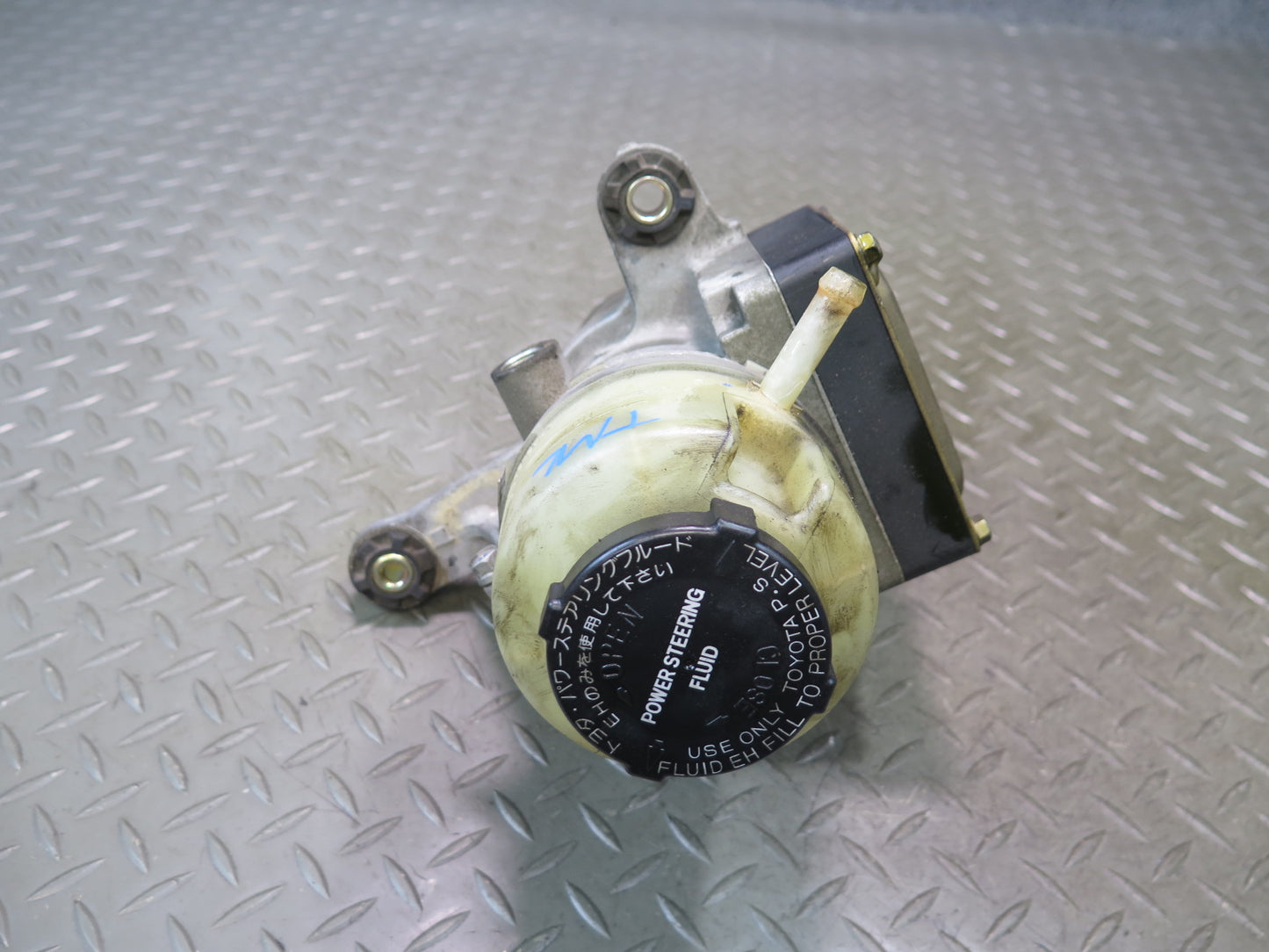 00-05 Toyota MR2 Spyder ZZW30L Power Steering Pump 89657-17010 OEM