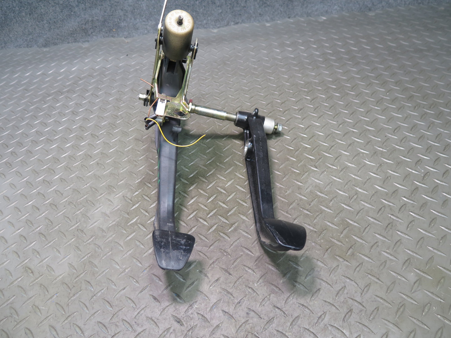 1999-2004 Porsche 911 996 Clutch & Brake Pedal Assembly