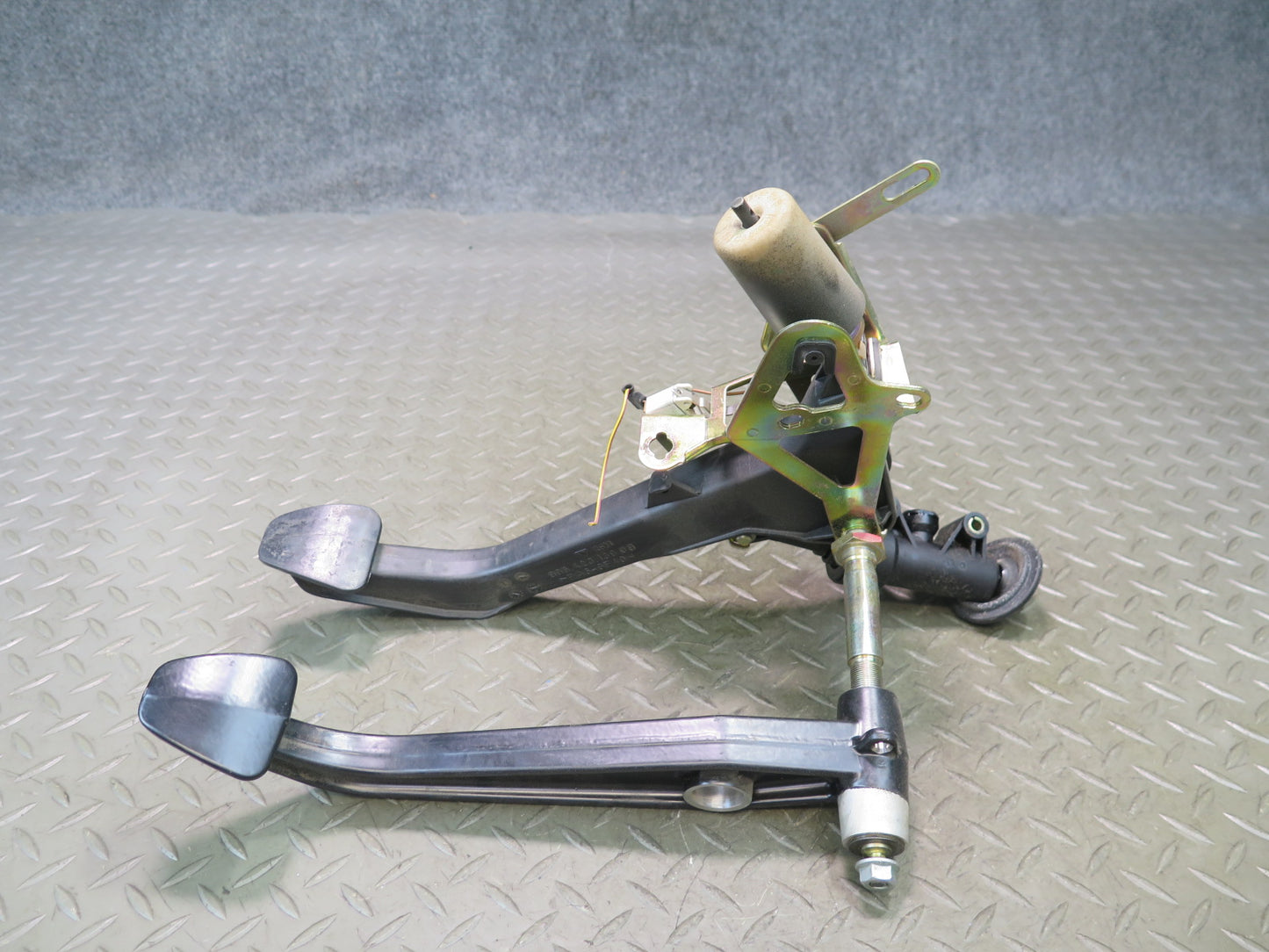 1999-2004 Porsche 911 996 Clutch & Brake Pedal Assembly