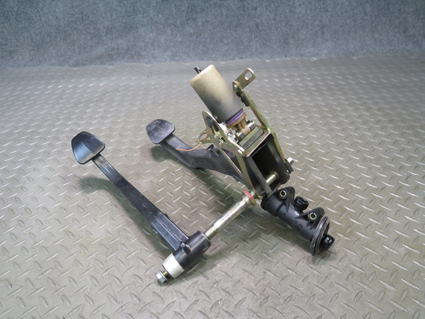 1999-2004 Porsche 911 996 Clutch & Brake Pedal Assembly