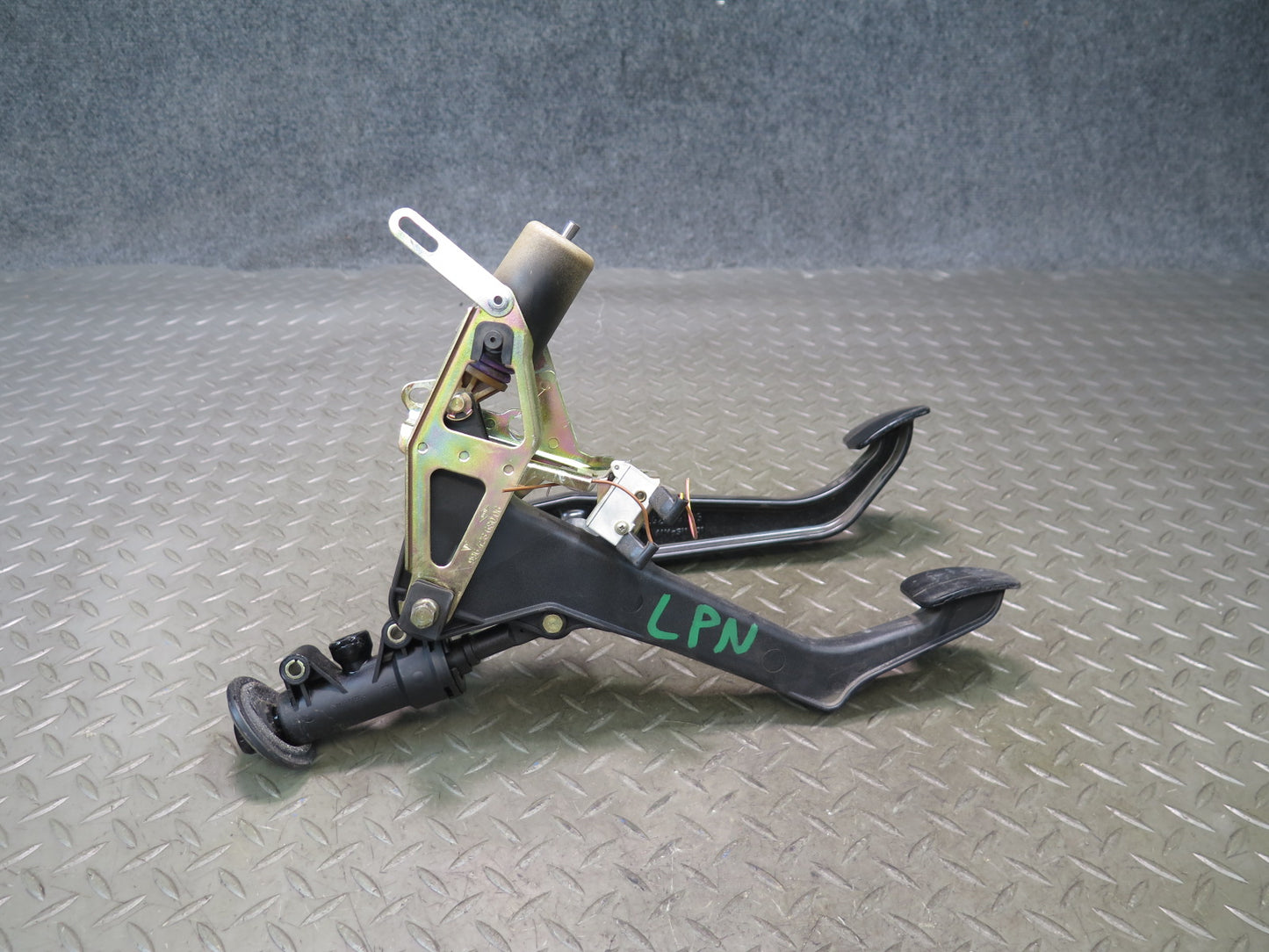 1999-2004 Porsche 911 996 Clutch & Brake Pedal Assembly