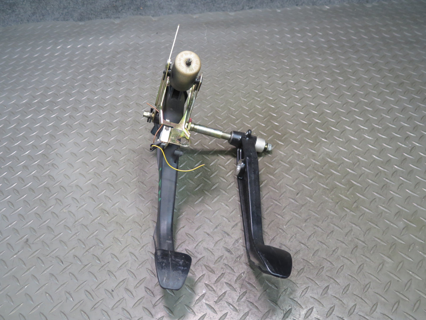 1999-2004 Porsche 911 996 Clutch & Brake Pedal Assembly