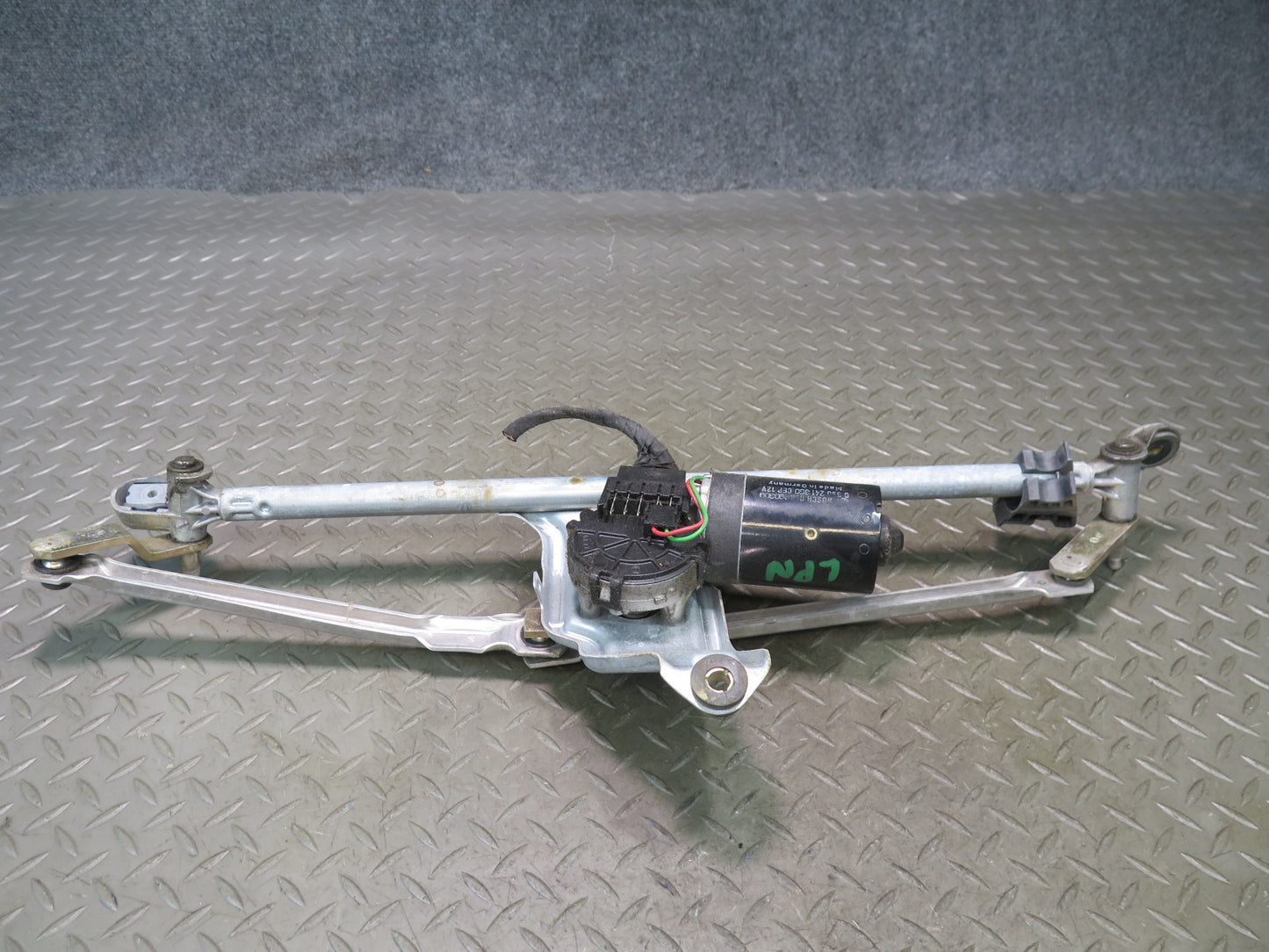 1999-2004 Porsche 911 996 Windshield Wiper Transmission Linkage w Motor