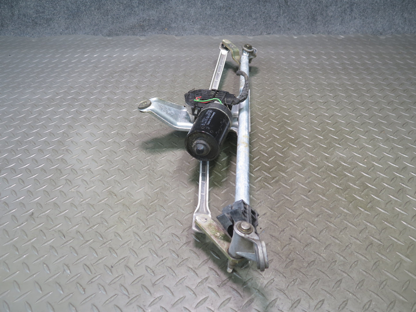 1999-2004 Porsche 911 996 Windshield Wiper Transmission Linkage w Motor