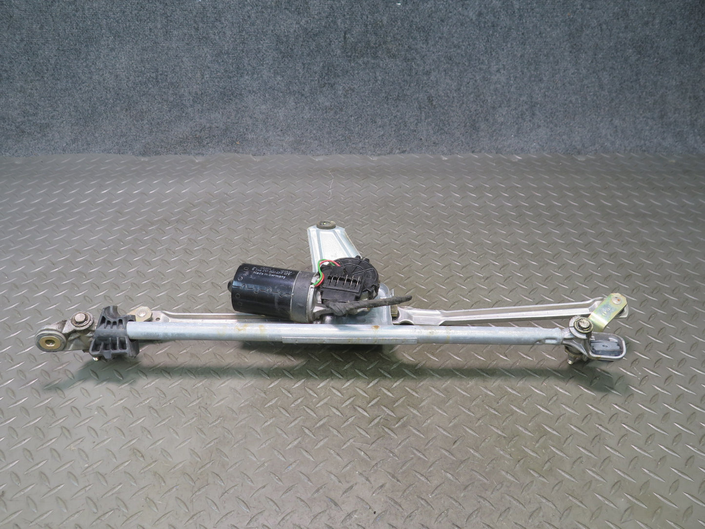 1999-2004 Porsche 911 996 Windshield Wiper Transmission Linkage w Motor