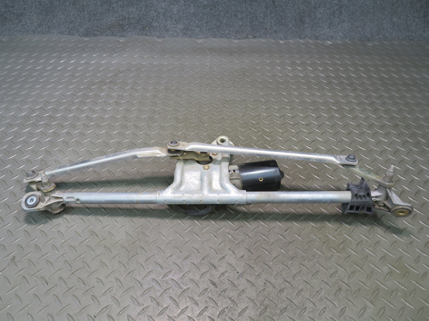 1999-2004 Porsche 911 996 Windshield Wiper Transmission Linkage w Motor