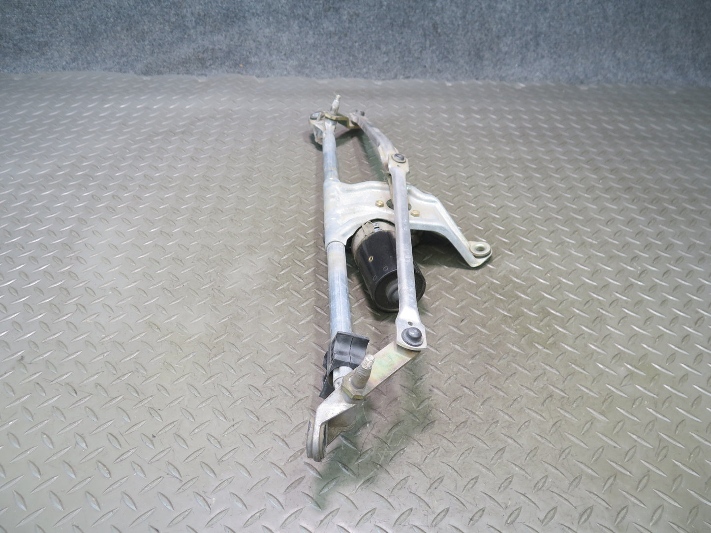 1999-2004 Porsche 911 996 Windshield Wiper Transmission Linkage w Motor