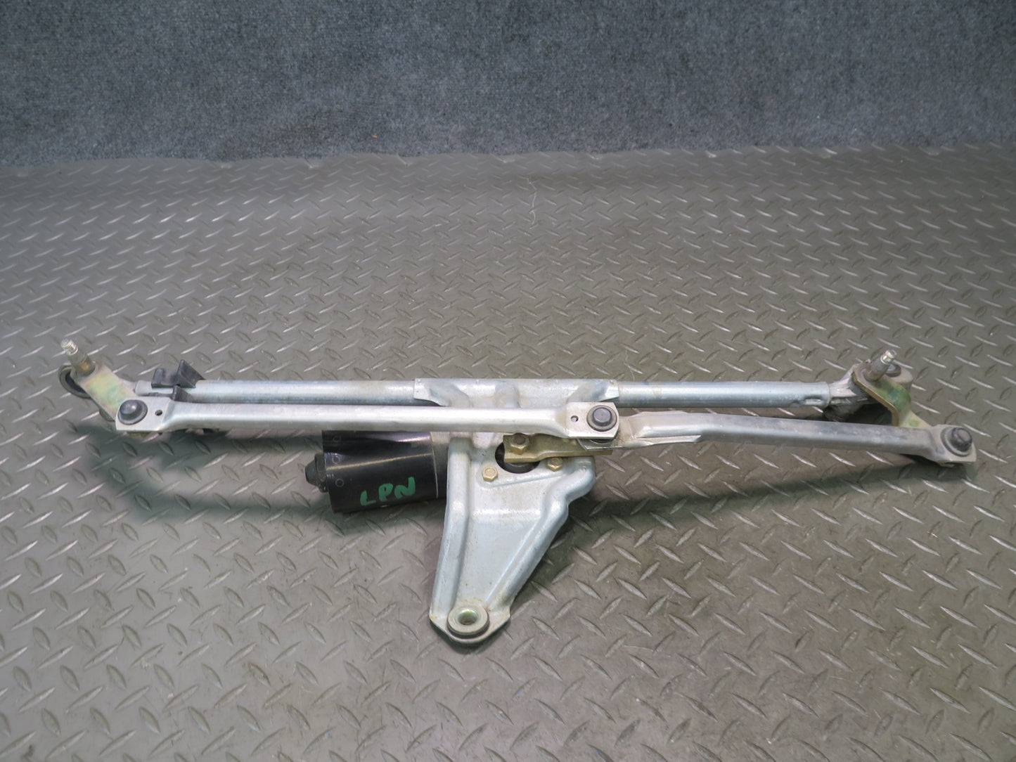 1999-2004 Porsche 911 996 Windshield Wiper Transmission Linkage w Motor