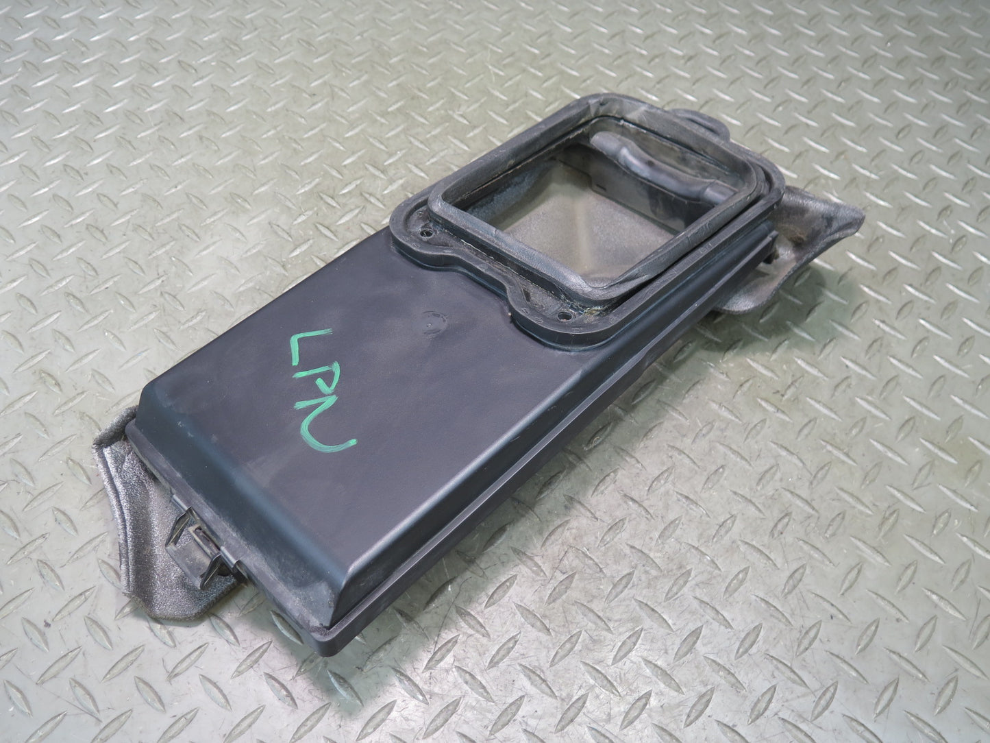 1999-2004 Porsche 911 996 Air Intake Cleaner Filter Box Lid Cover 99657202901