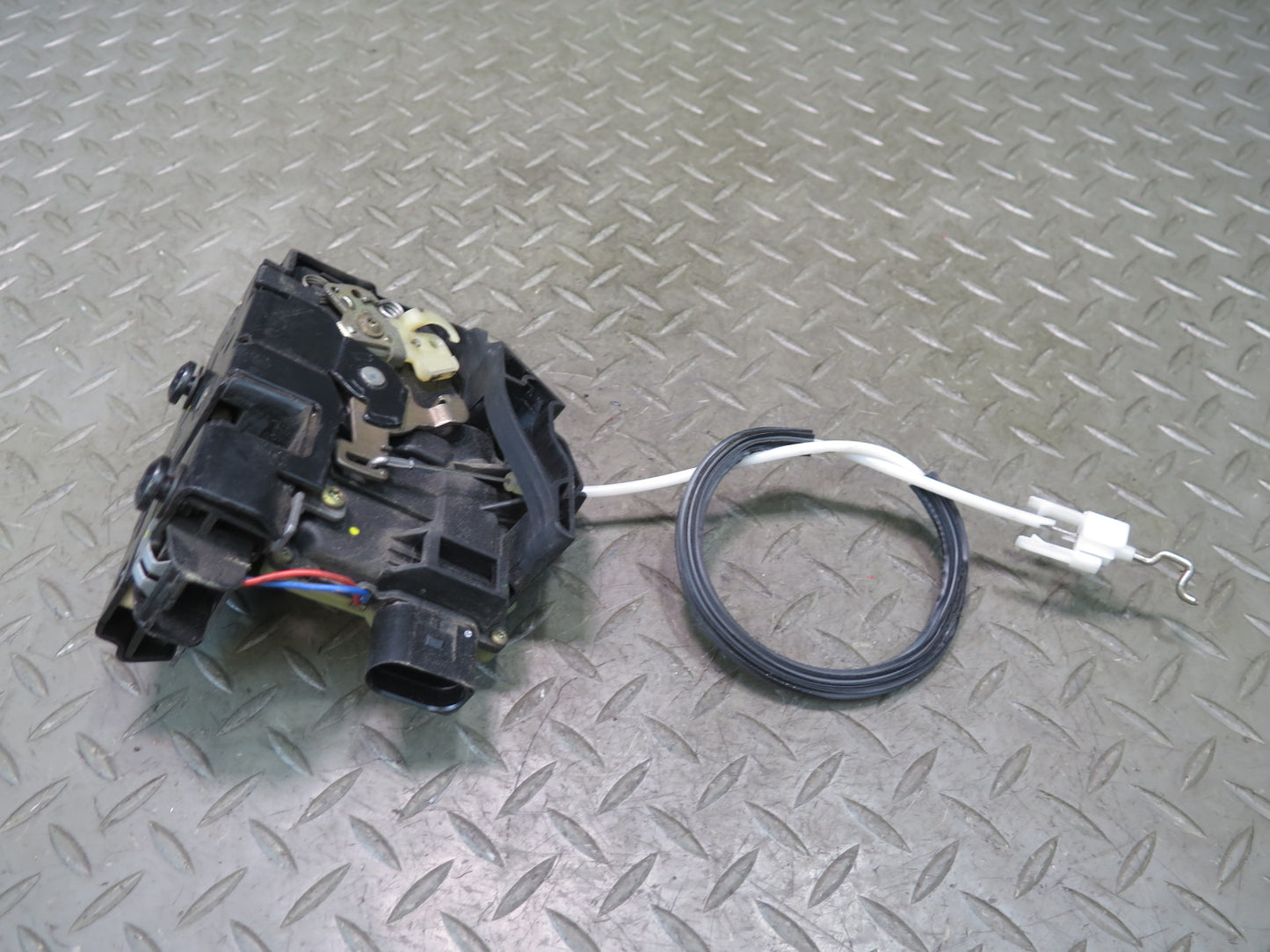 1999-2004 Porsche 911 996 Left Door Lock Latch Actuator
