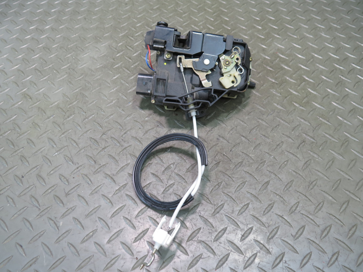 1999-2004 Porsche 911 996 Left Door Lock Latch Actuator