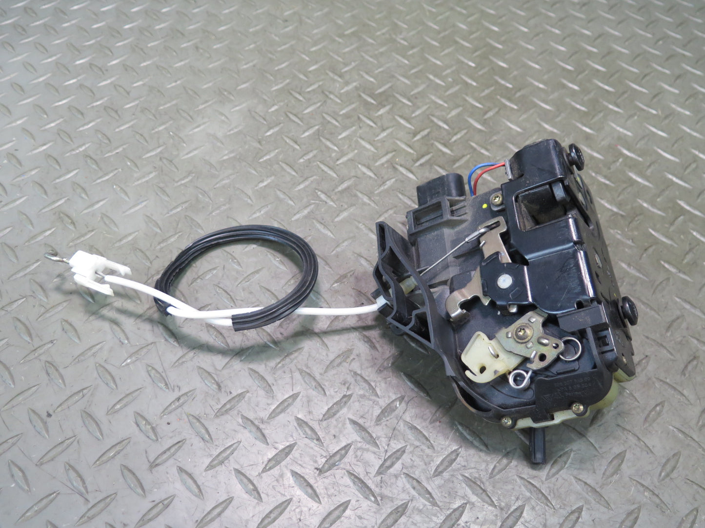 1999-2004 Porsche 911 996 Left Door Lock Latch Actuator