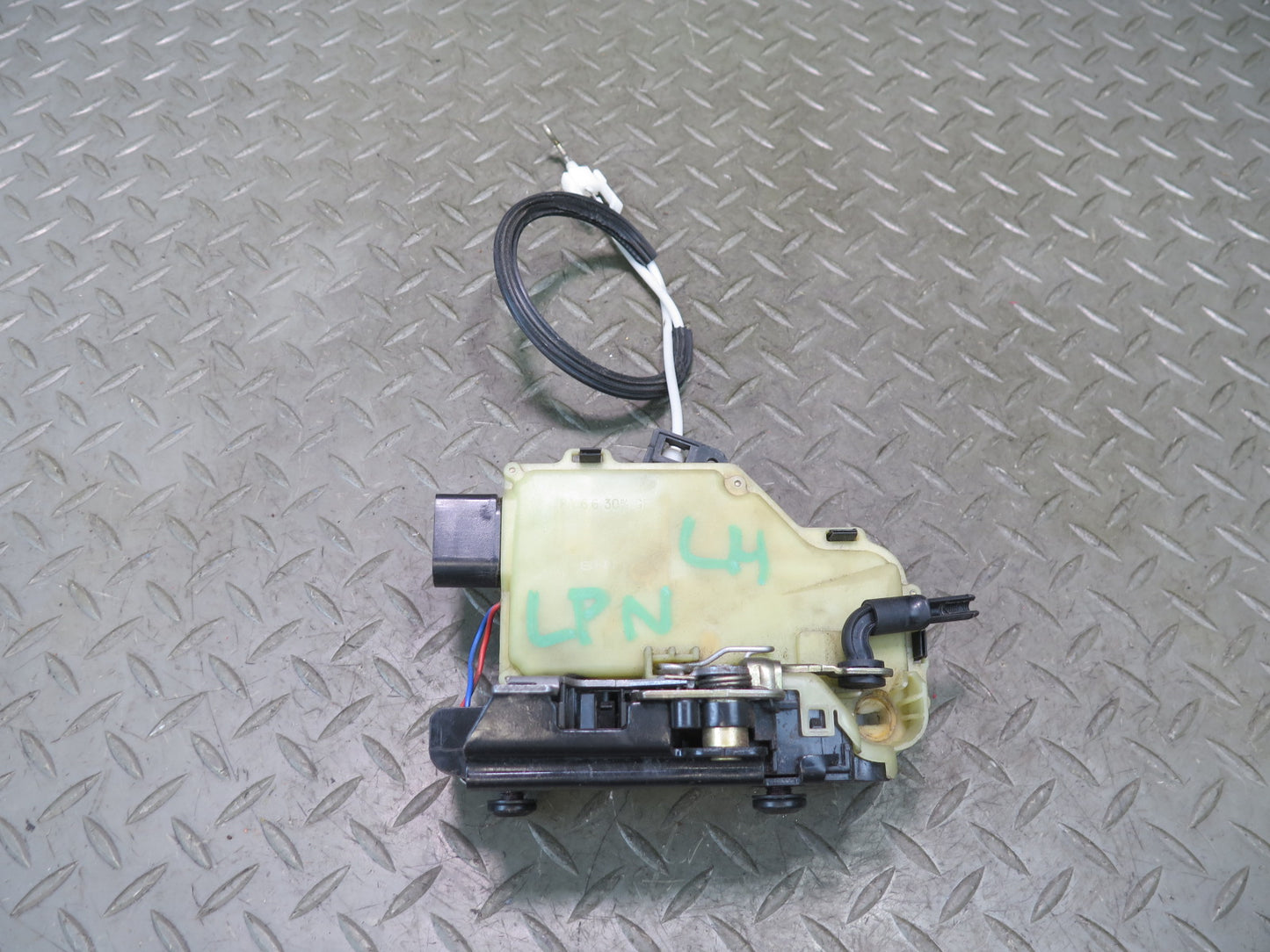 1999-2004 Porsche 911 996 Left Door Lock Latch Actuator