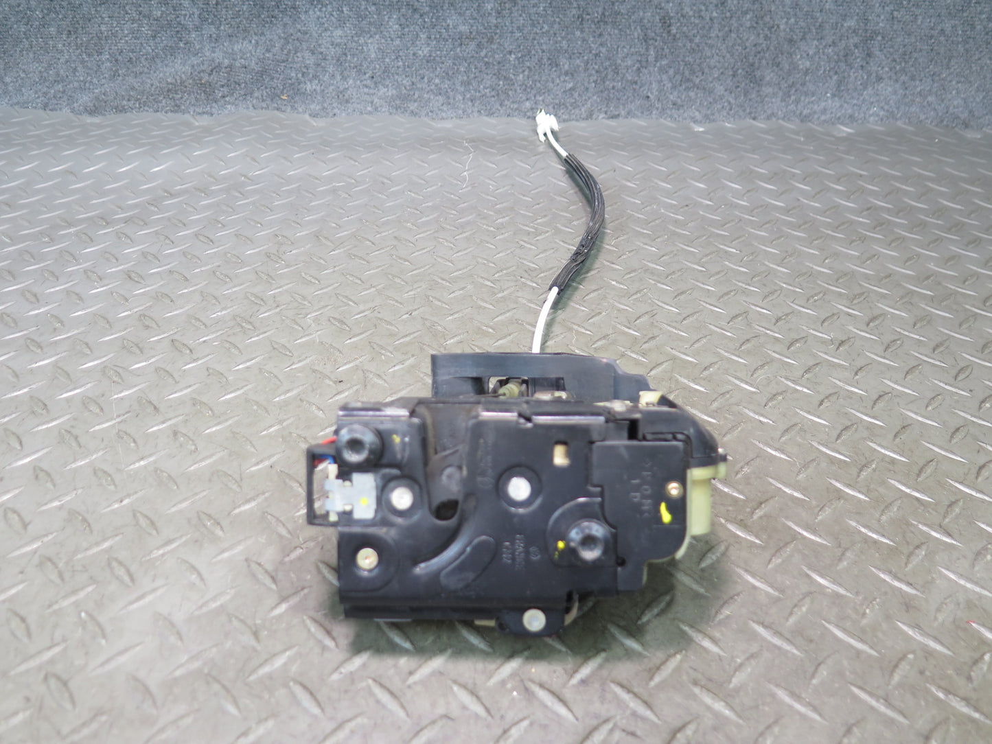 1999-2004 Porsche 911 996 Right Door Lock Latch Actuator