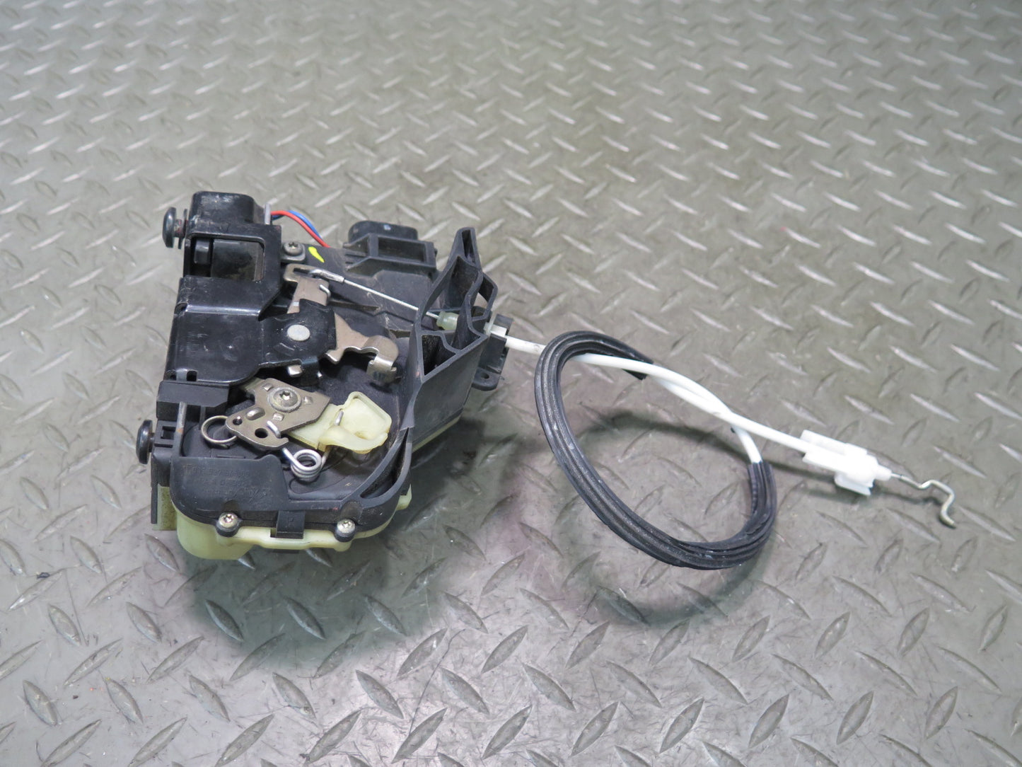 1999-2004 Porsche 911 996 Right Door Lock Latch Actuator