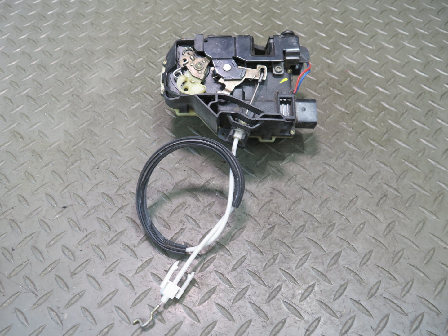 1999-2004 Porsche 911 996 Right Door Lock Latch Actuator