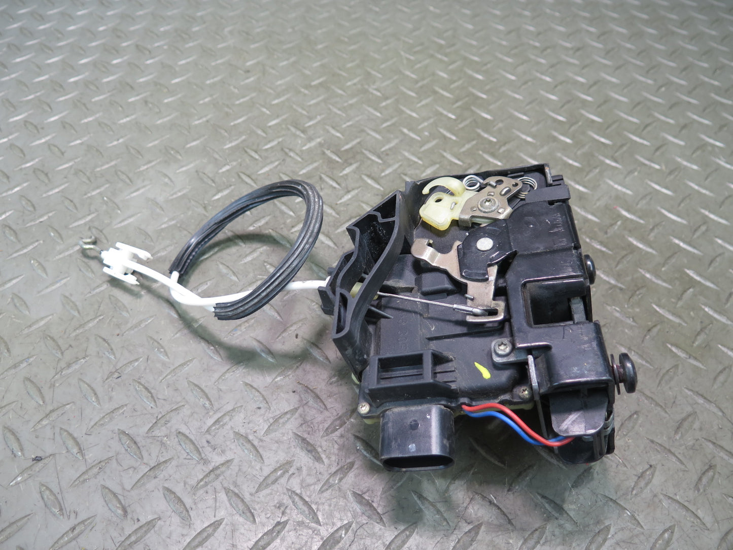 1999-2004 Porsche 911 996 Right Door Lock Latch Actuator
