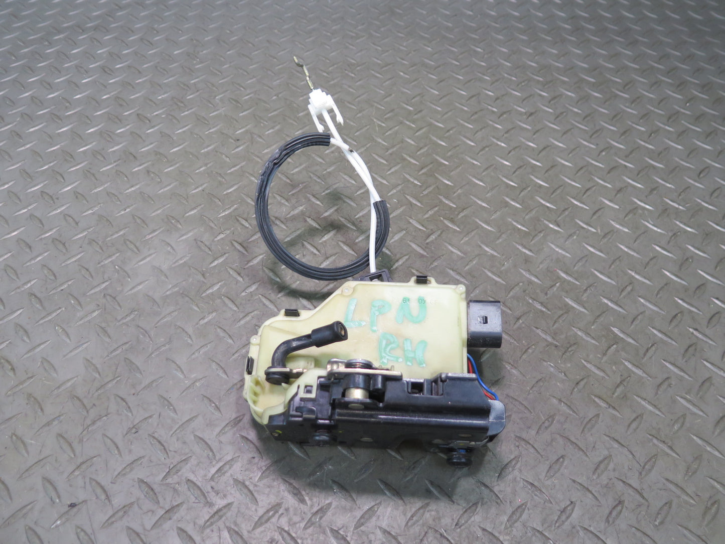 1999-2004 Porsche 911 996 Right Door Lock Latch Actuator
