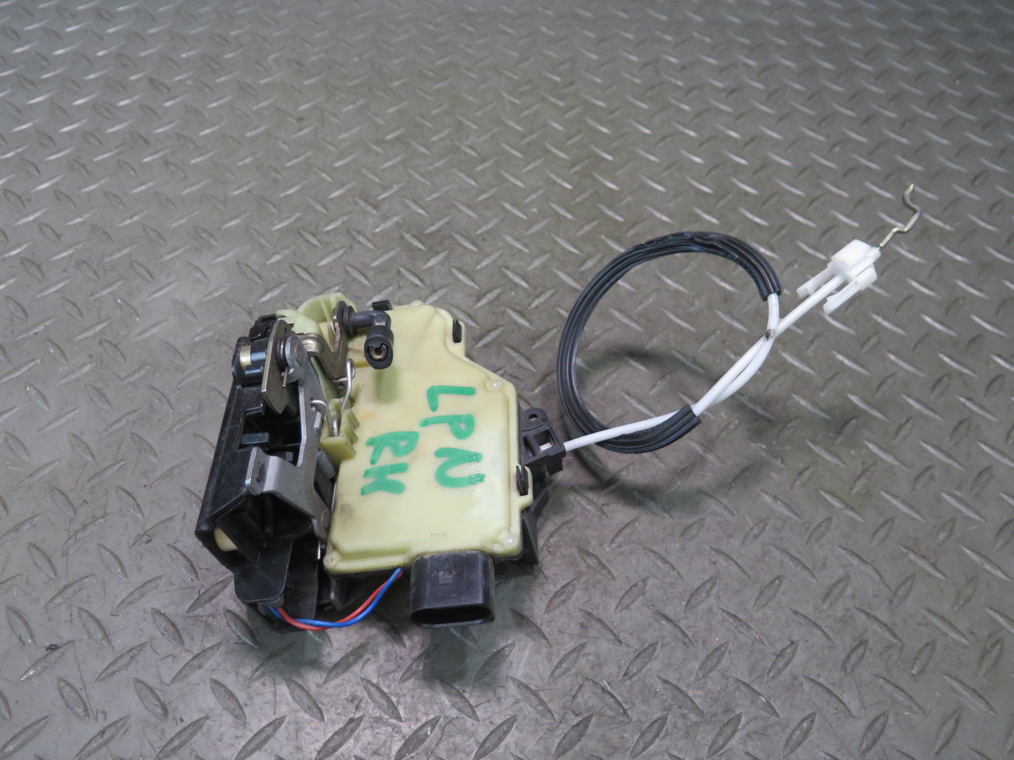 1999-2004 Porsche 911 996 Right Door Lock Latch Actuator