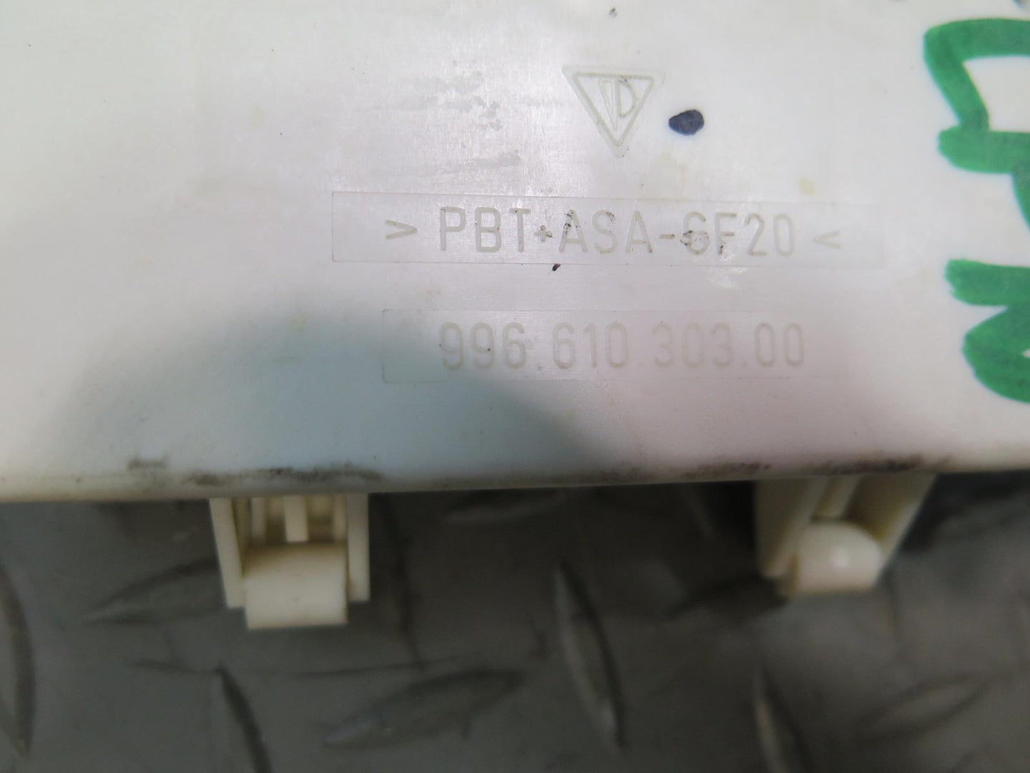 1999-2004 Porsche 911 996 Cabin Power Distribution Fuse Box 99661030300