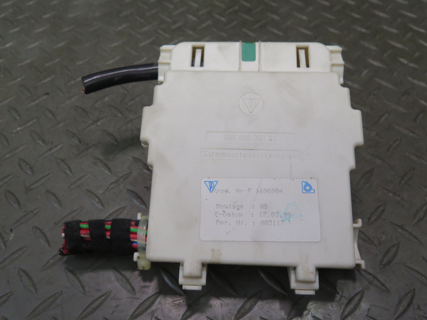 1999-2004 Porsche 911 996 Cabin Power Distribution Fuse Box 99661030300