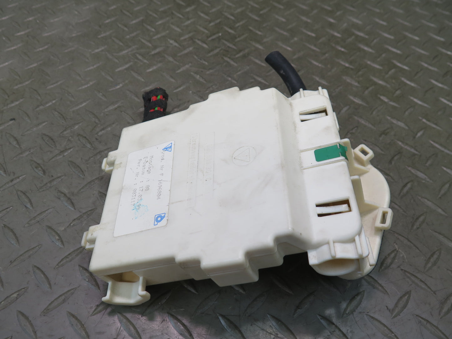 1999-2004 Porsche 911 996 Cabin Power Distribution Fuse Box 99661030300