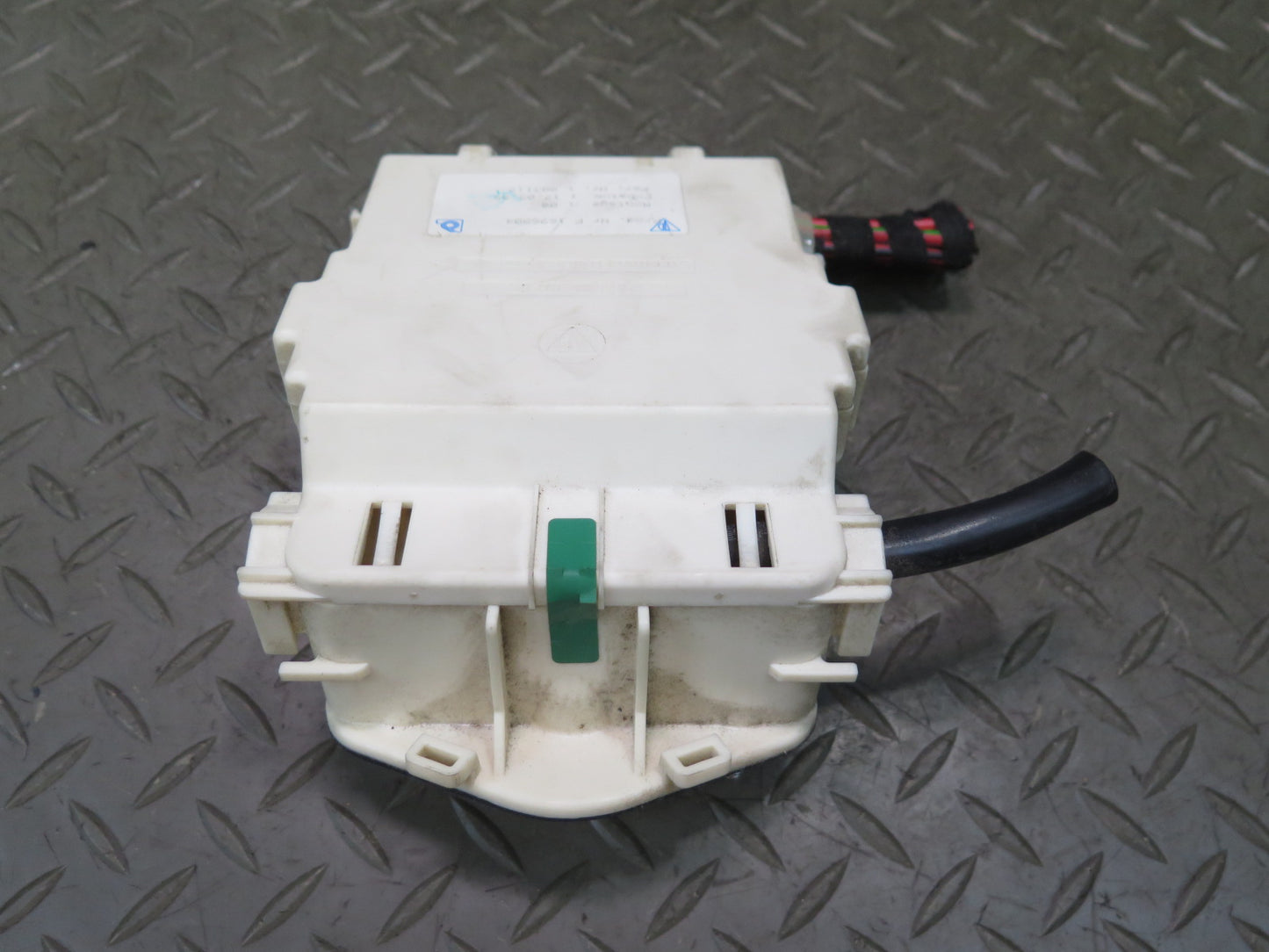 1999-2004 Porsche 911 996 Cabin Power Distribution Fuse Box 99661030300