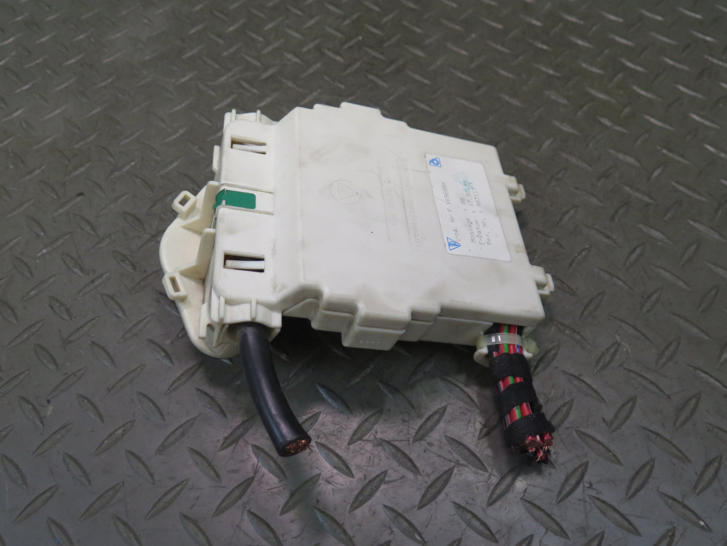 1999-2004 Porsche 911 996 Cabin Power Distribution Fuse Box 99661030300