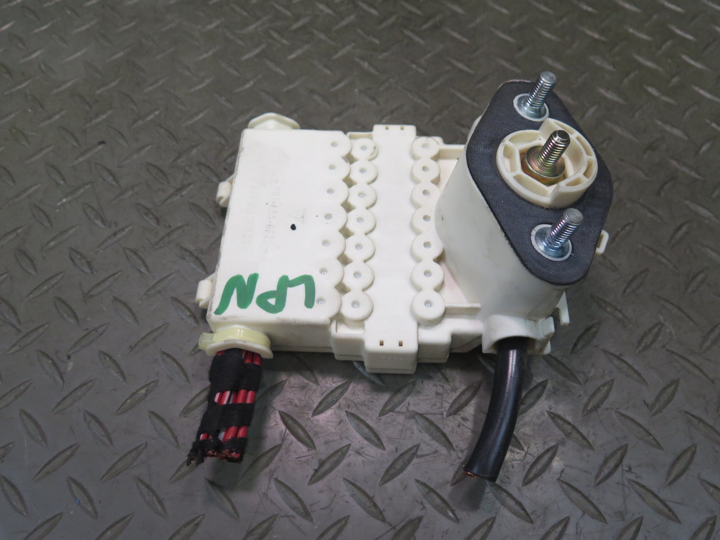 1999-2004 Porsche 911 996 Cabin Power Distribution Fuse Box 99661030300