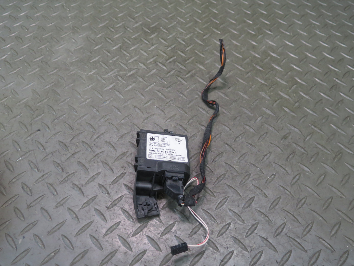 1999-2004 Porsche 911 996 Anti Theft Immobilizer Control Module 99661815901
