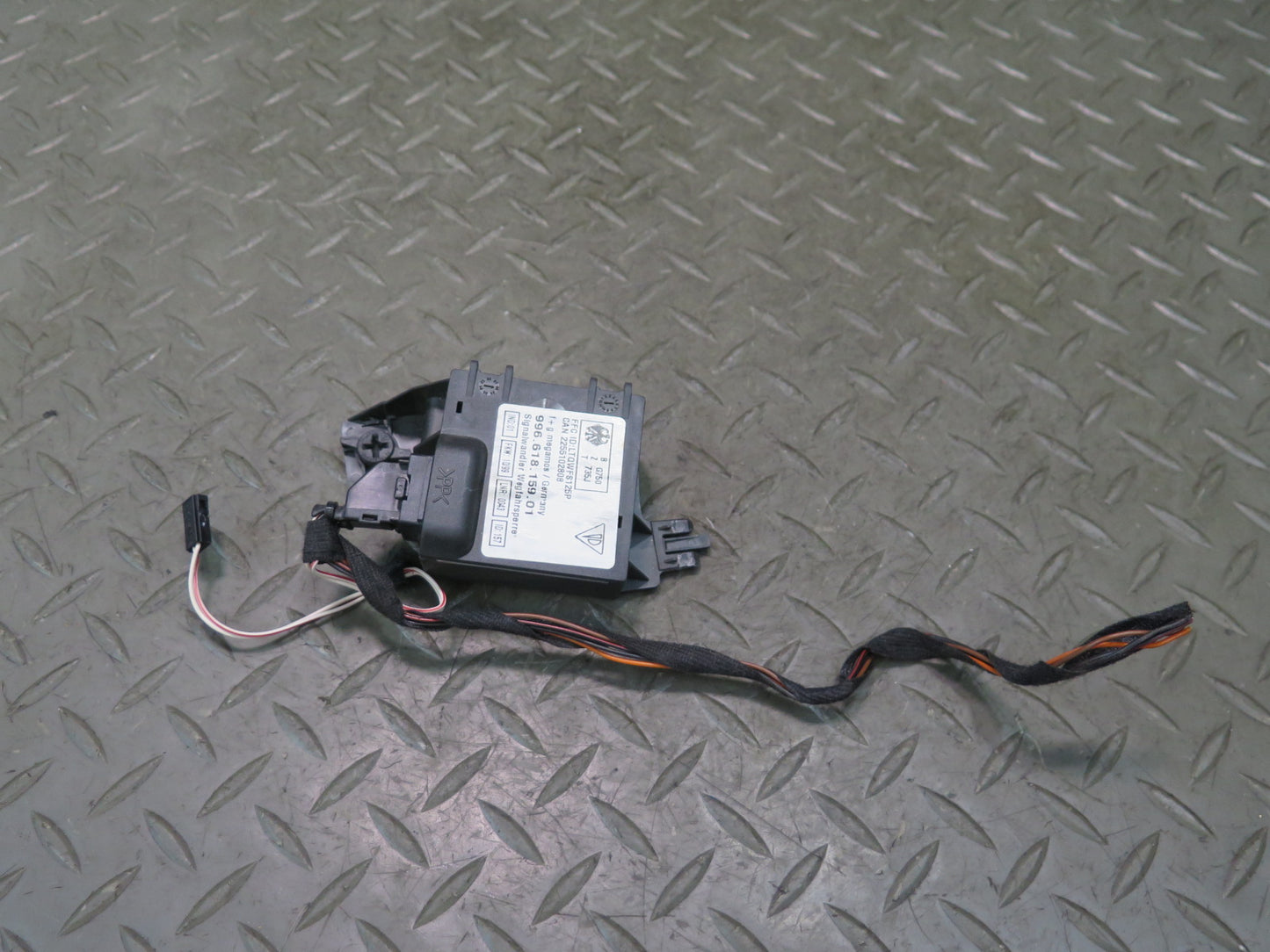 1999-2004 Porsche 911 996 Anti Theft Immobilizer Control Module 99661815901