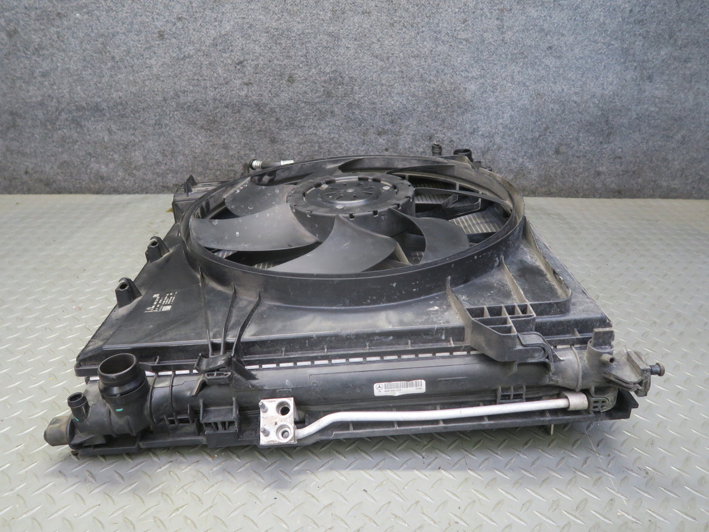 2017-2019 Mercedes X166 GLS450 Engine Radiator A/C Condenser Fan Shroud Assy