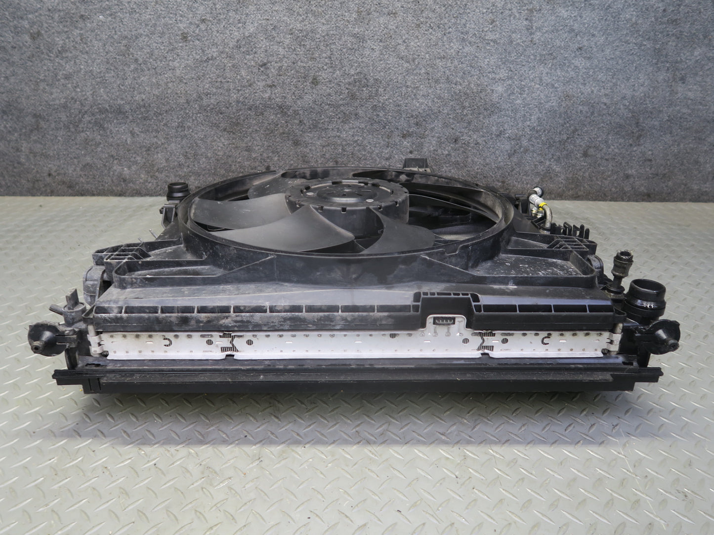 2017-2019 Mercedes X166 GLS450 Engine Radiator A/C Condenser Fan Shroud Assy