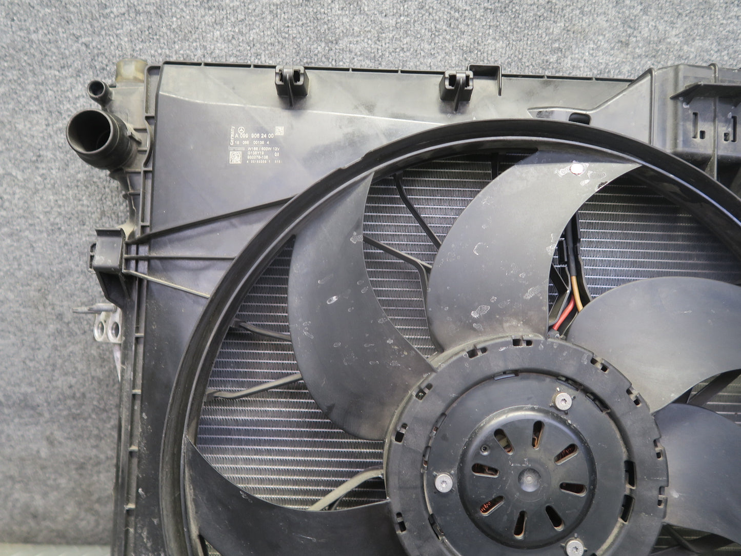 2017-2019 Mercedes X166 GLS450 Engine Radiator A/C Condenser Fan Shroud Assy