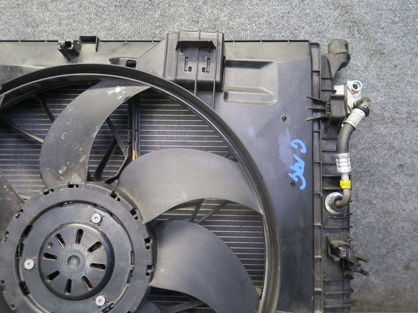 2017-2019 Mercedes X166 GLS450 Engine Radiator A/C Condenser Fan Shroud Assy
