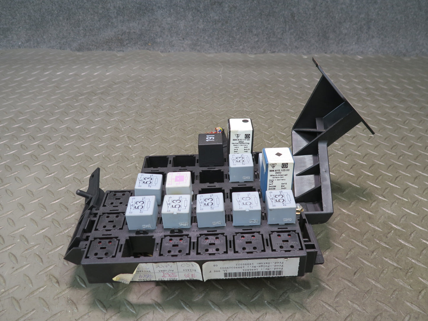 1999 Porsche 911 996 Junction Fuse Relay Box Module Unit