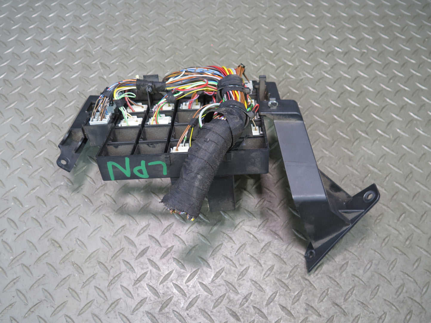 1999 Porsche 911 996 Junction Fuse Relay Box Module Unit