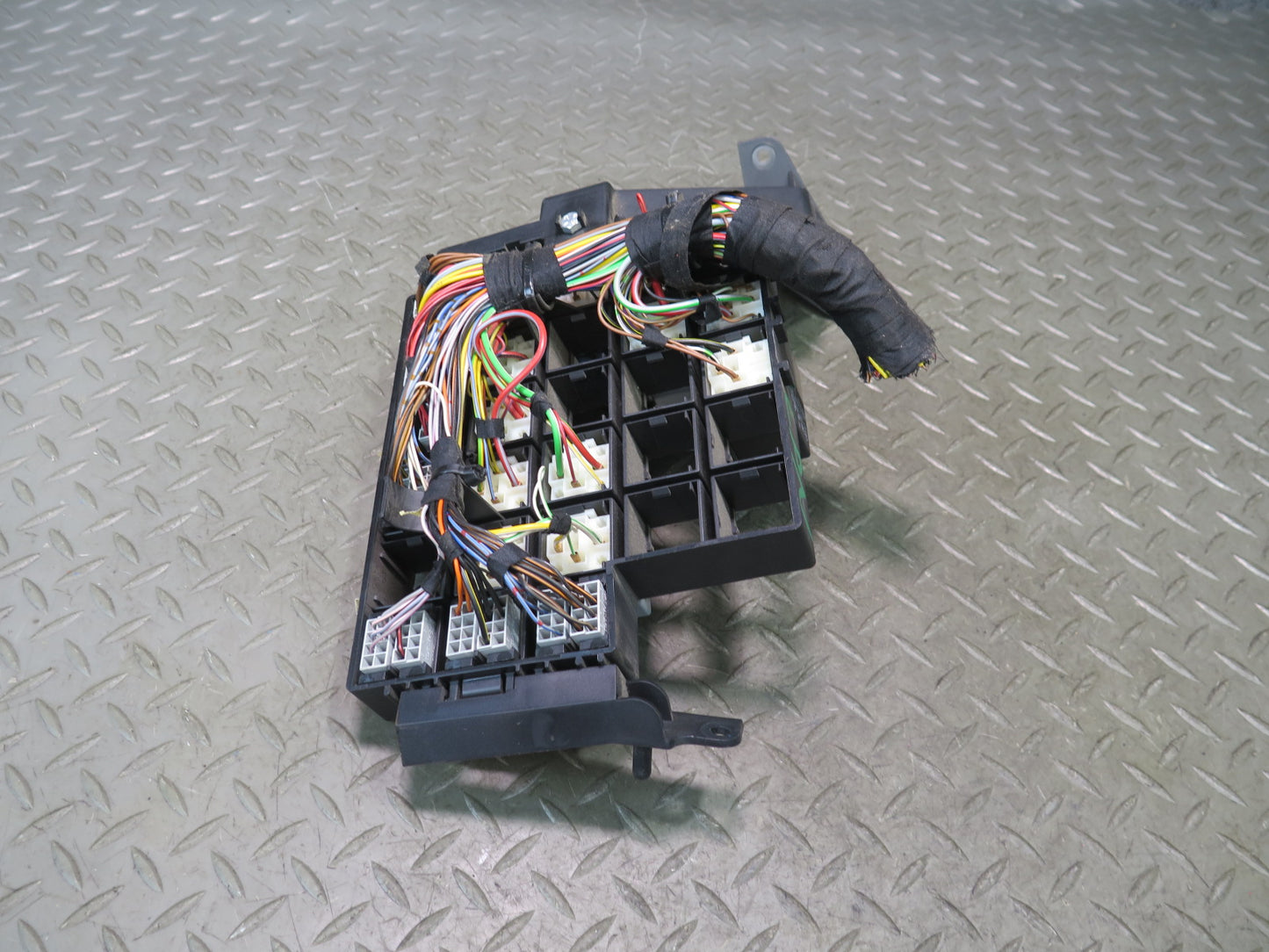 1999 Porsche 911 996 Junction Fuse Relay Box Module Unit