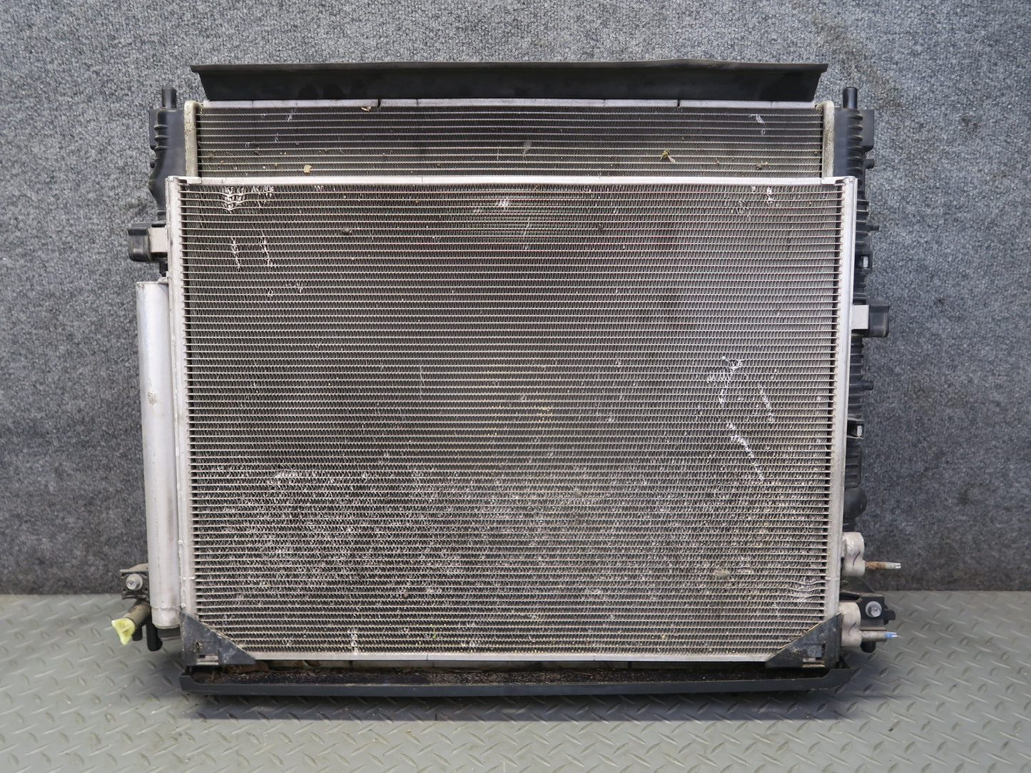 16-20 Chevrolet Camaro SS 6.2L LT1 A/T Engine Radiator A/C Condenser Fan Shroud