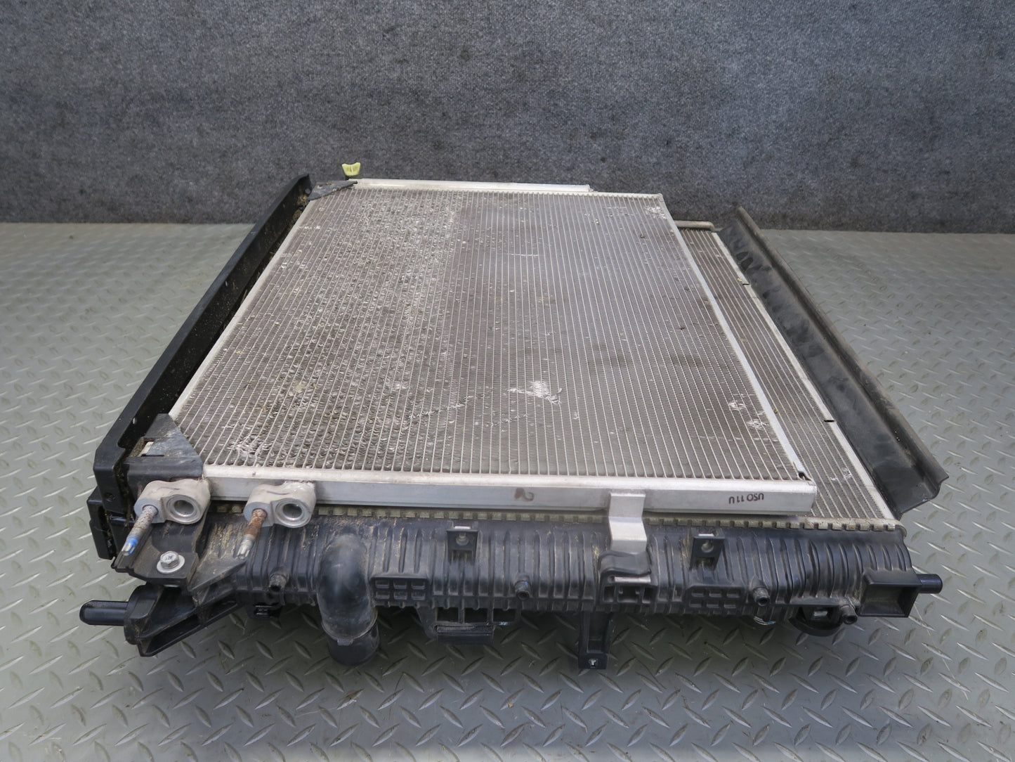 16-20 Chevrolet Camaro SS 6.2L LT1 A/T Engine Radiator A/C Condenser Fan Shroud