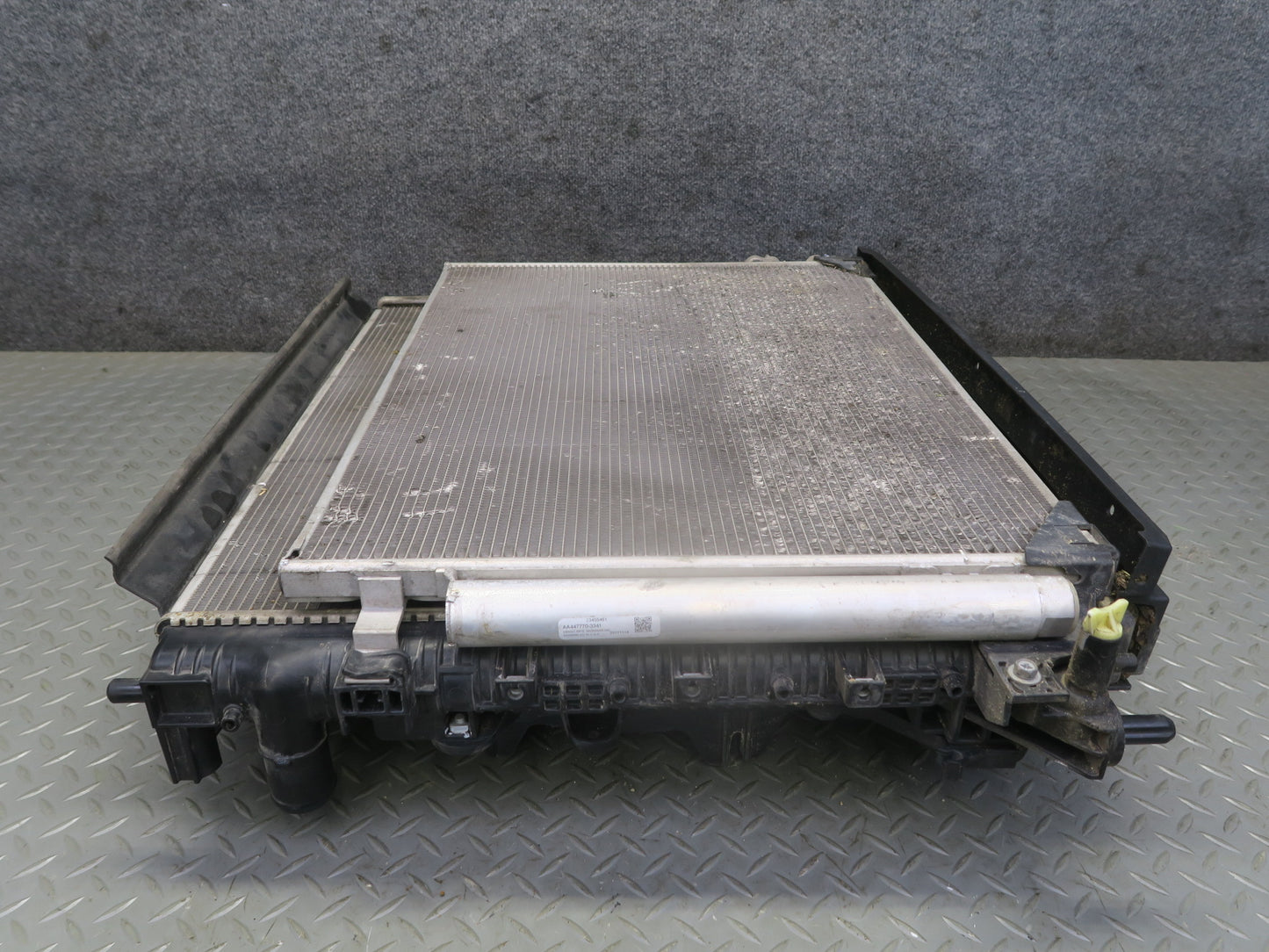 16-20 Chevrolet Camaro SS 6.2L LT1 A/T Engine Radiator A/C Condenser Fan Shroud